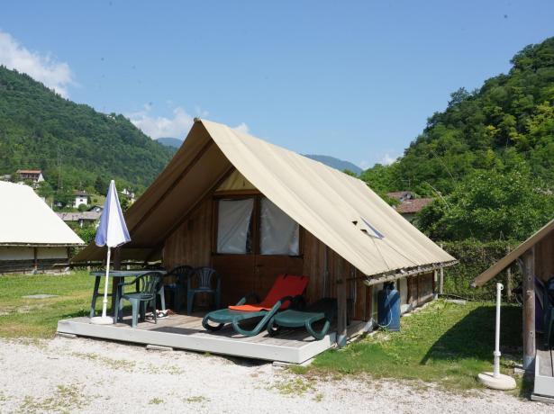 campinglago en june-offer-campsite-lake-corlo-with-accommodations-overlooking-the-lake-and-pool 007