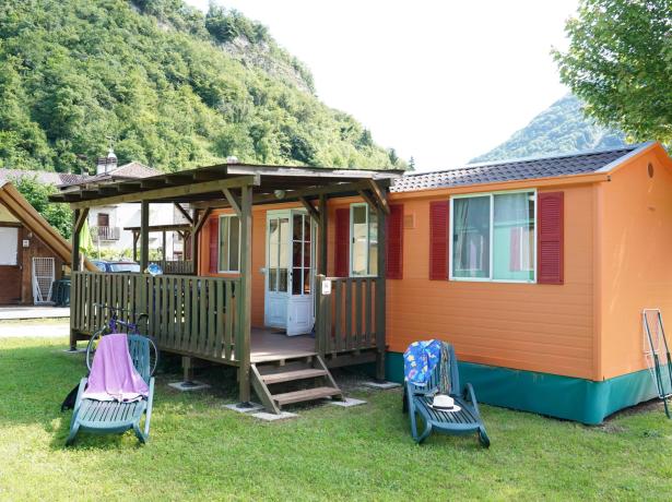 campinglago nl augustus-aanbieding-camping-arsie-uitzicht-op-het-meer-met-zwembad 006
