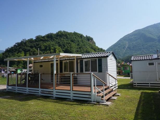 campinglago en june-offer-campsite-lake-corlo-with-accommodations-overlooking-the-lake-and-pool 009